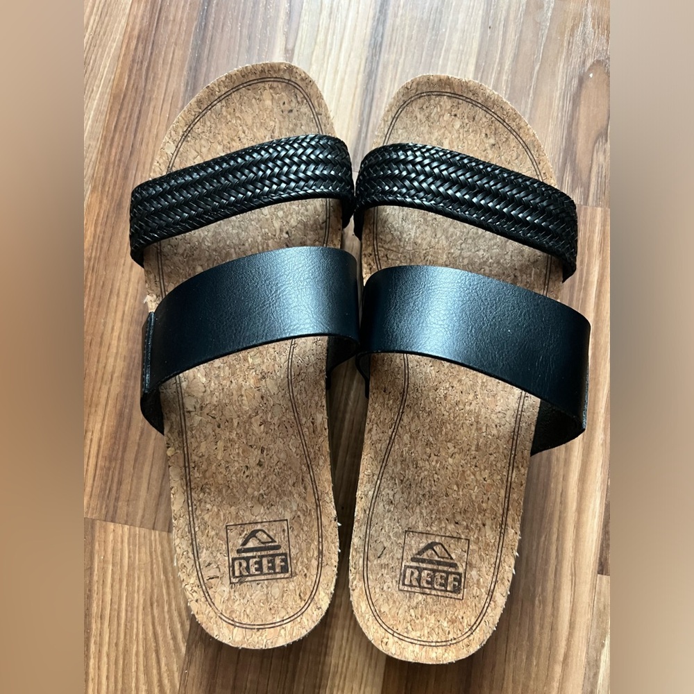 Reef Cushion Vista Hi sandals in black braid